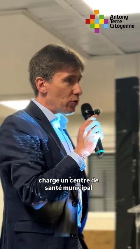 Image de la vidéo « Abandon du centre de la Croix-Rouge », avec un bouton de lecture ; la vidéo s’ouvre sur Facebook.