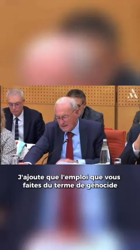 Image de la vidéo « Un maire qui nie le génocide à Gaza », avec un bouton de lecture ; la vidéo s’ouvre sur Facebook.