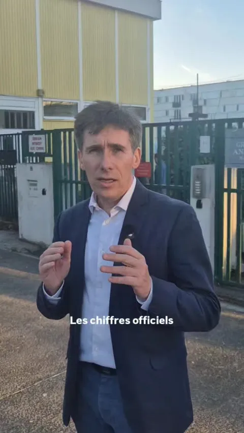 Image de la vidéo « Endettement de la ville », avec un bouton de lecture ; la vidéo s’ouvre sur Facebook.